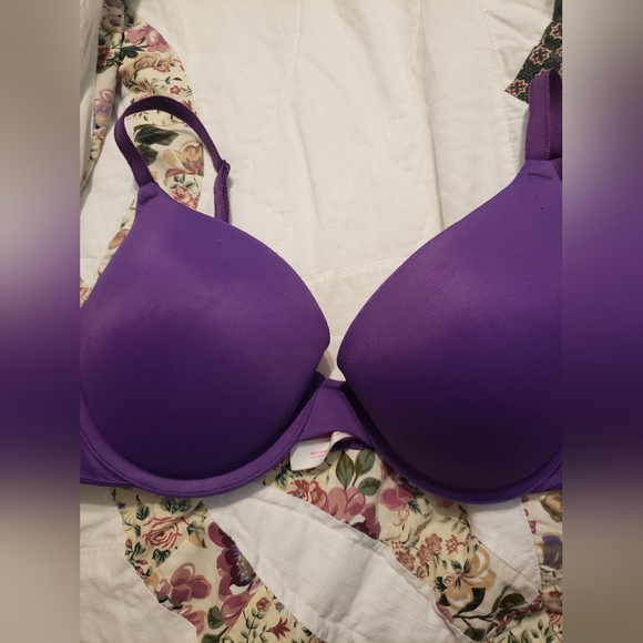 Pink Victoria secret bra - Picture 2 of 4